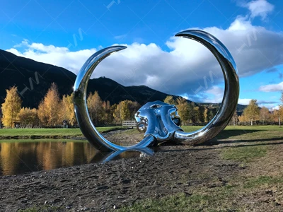 5m Superb Mirrored SS Sculpture