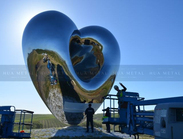 Zrcadlový odraz z nerezové oceli sochařství