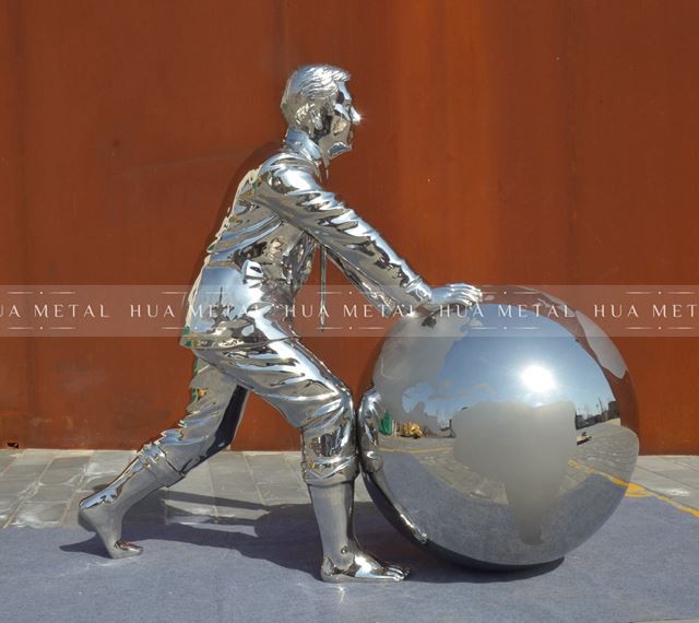 Litá socha z nerezové oceli